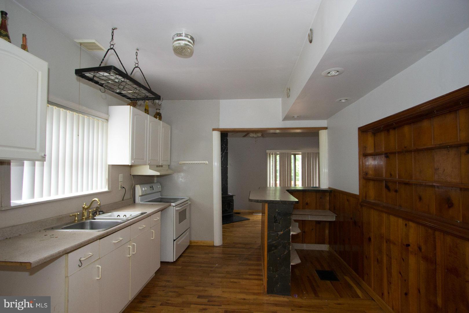 9400 Old Court Road Baltimore, MD 21244 - Photo 3 of 12 Kitchen