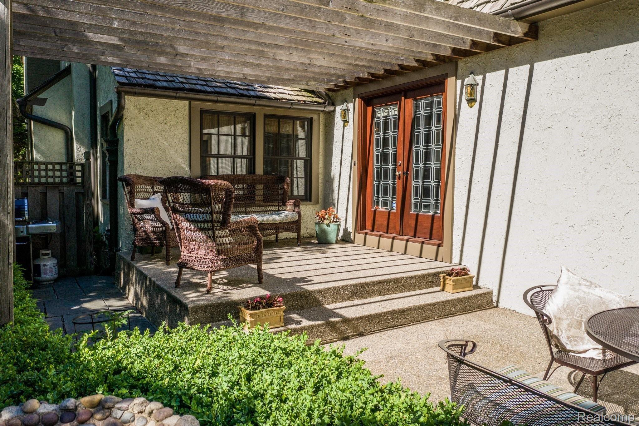 512 Rivenoak Street Birmingham, MI 48009 - Photo 42 of 47 512+Rivenoak+St+Birmingham-13-web.jpg