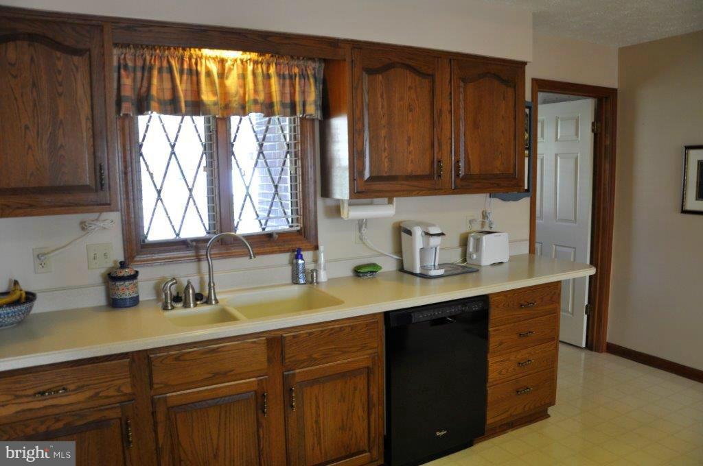 15204 Trail Ridge Road Southwest Cumberland, MD 21502 - Photo 12 of 28 Kitchen