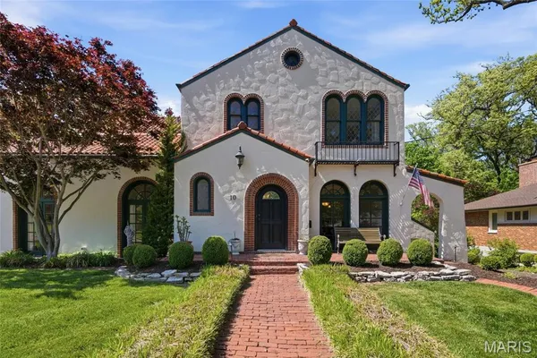 $475,000 | 10 Oak Knoll Place, Belleville, IL 62223