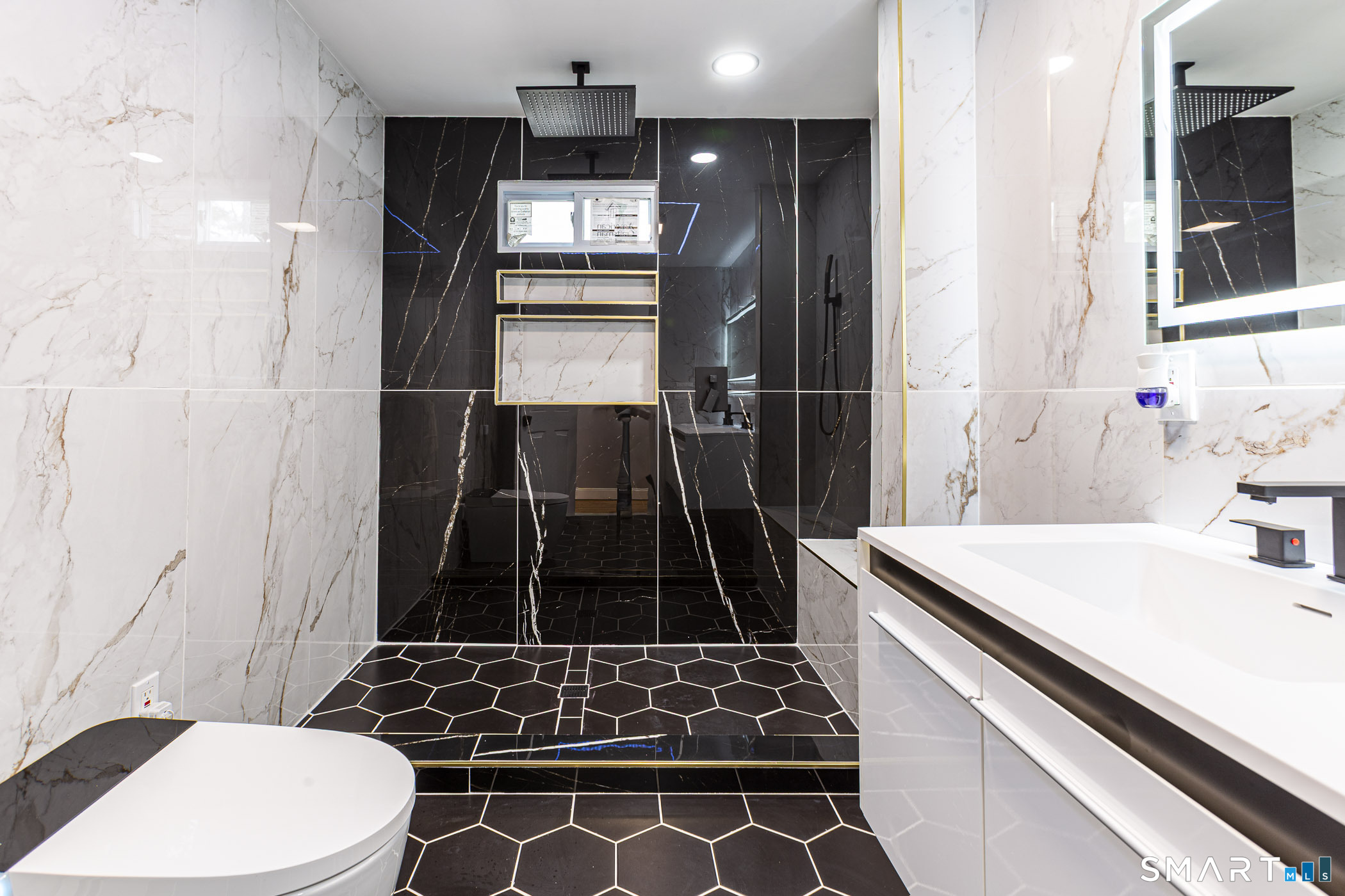 83 Olcott Street Manchester, CT 06040 - Photo 21 of 44