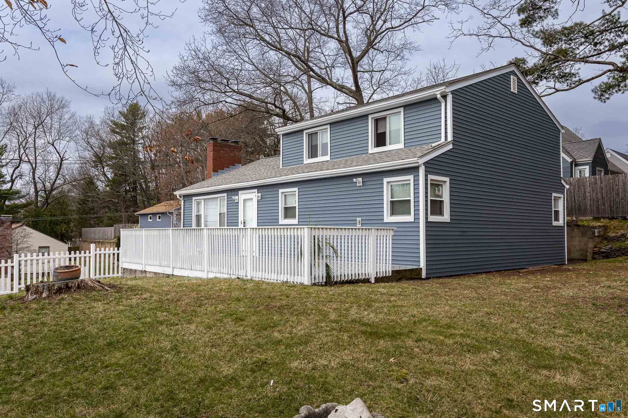 83 Olcott Street Manchester, CT 06040 - Photo 3 of 44