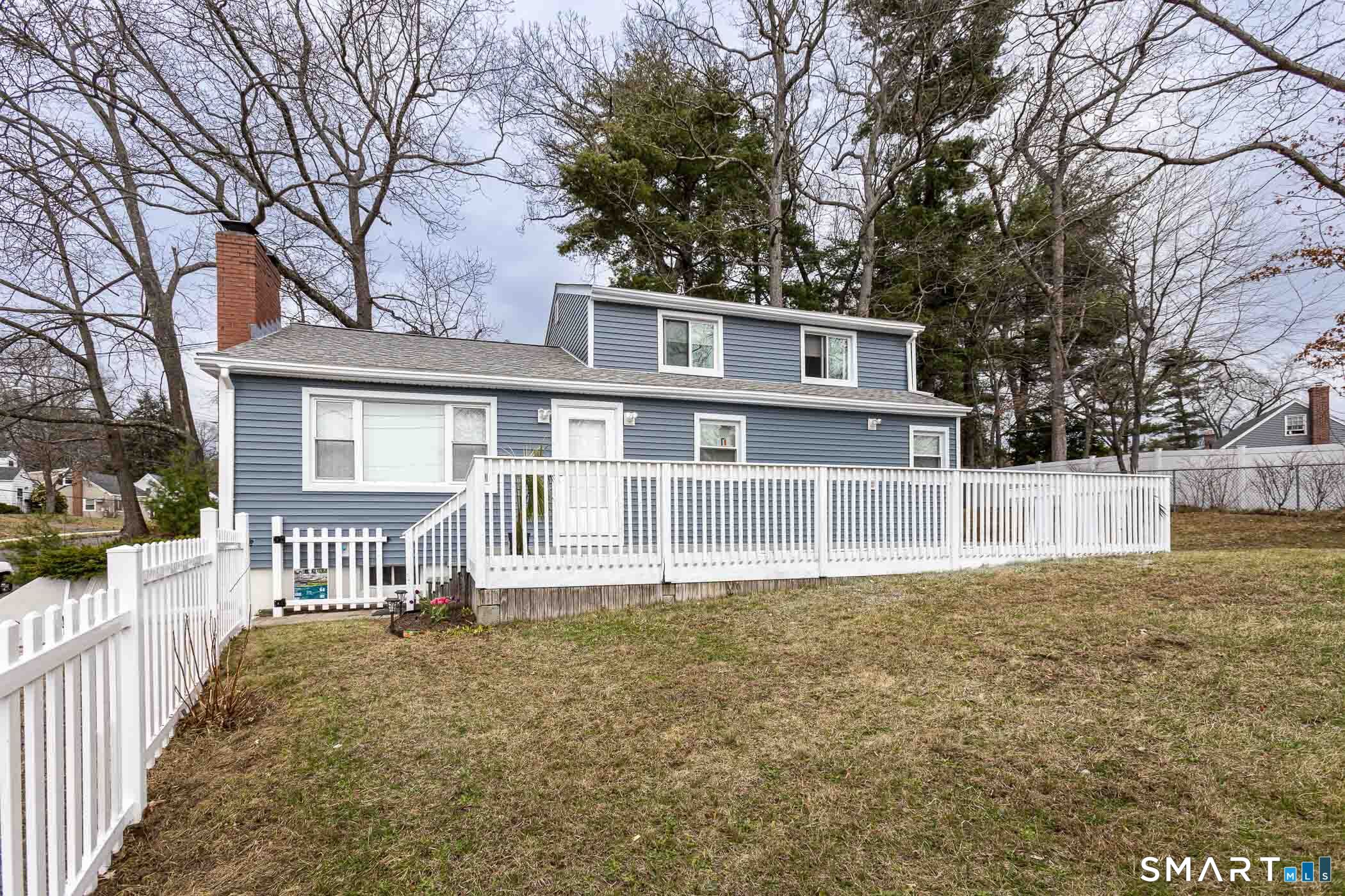 83 Olcott Street Manchester, CT 06040 - Photo 4 of 44