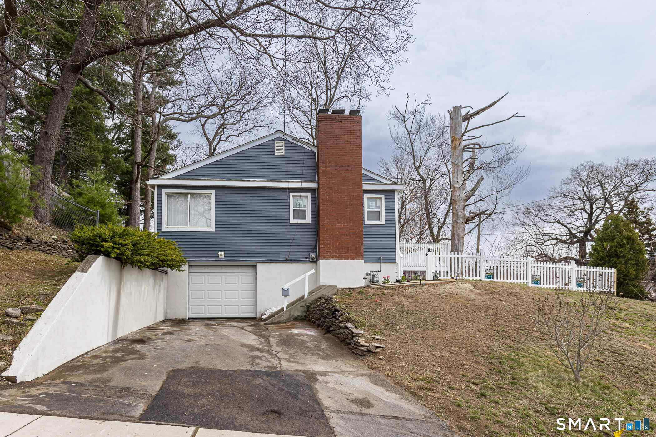 83 Olcott Street Manchester, CT 06040 - Photo 5 of 44