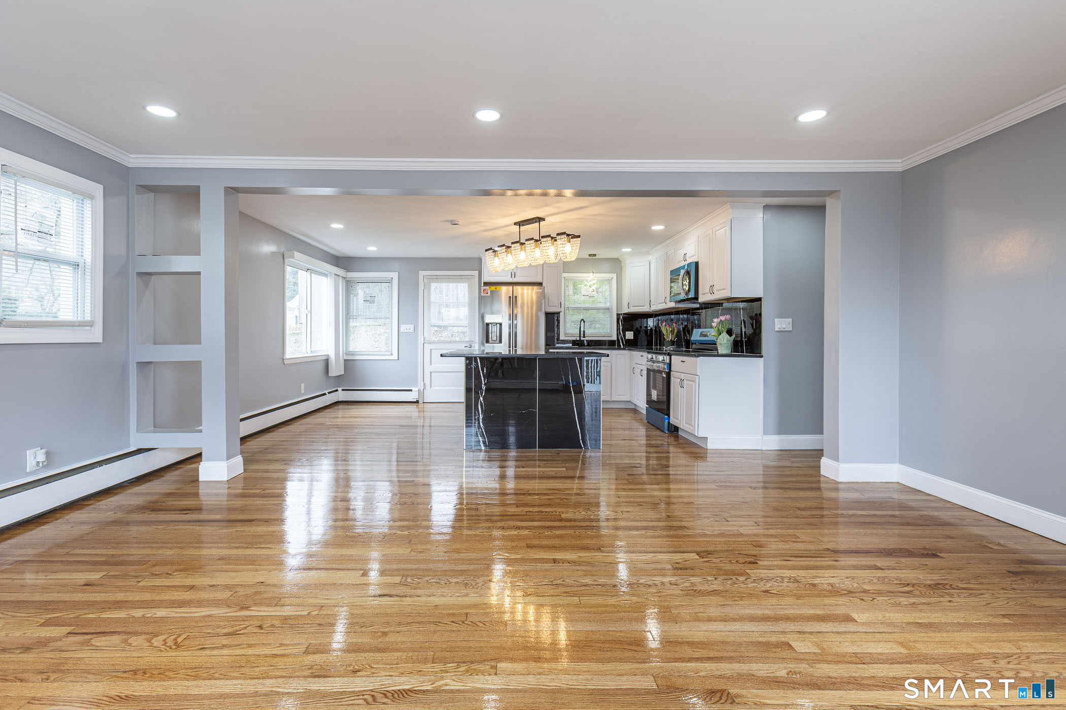 83 Olcott Street Manchester, CT 06040 - Photo 8 of 44