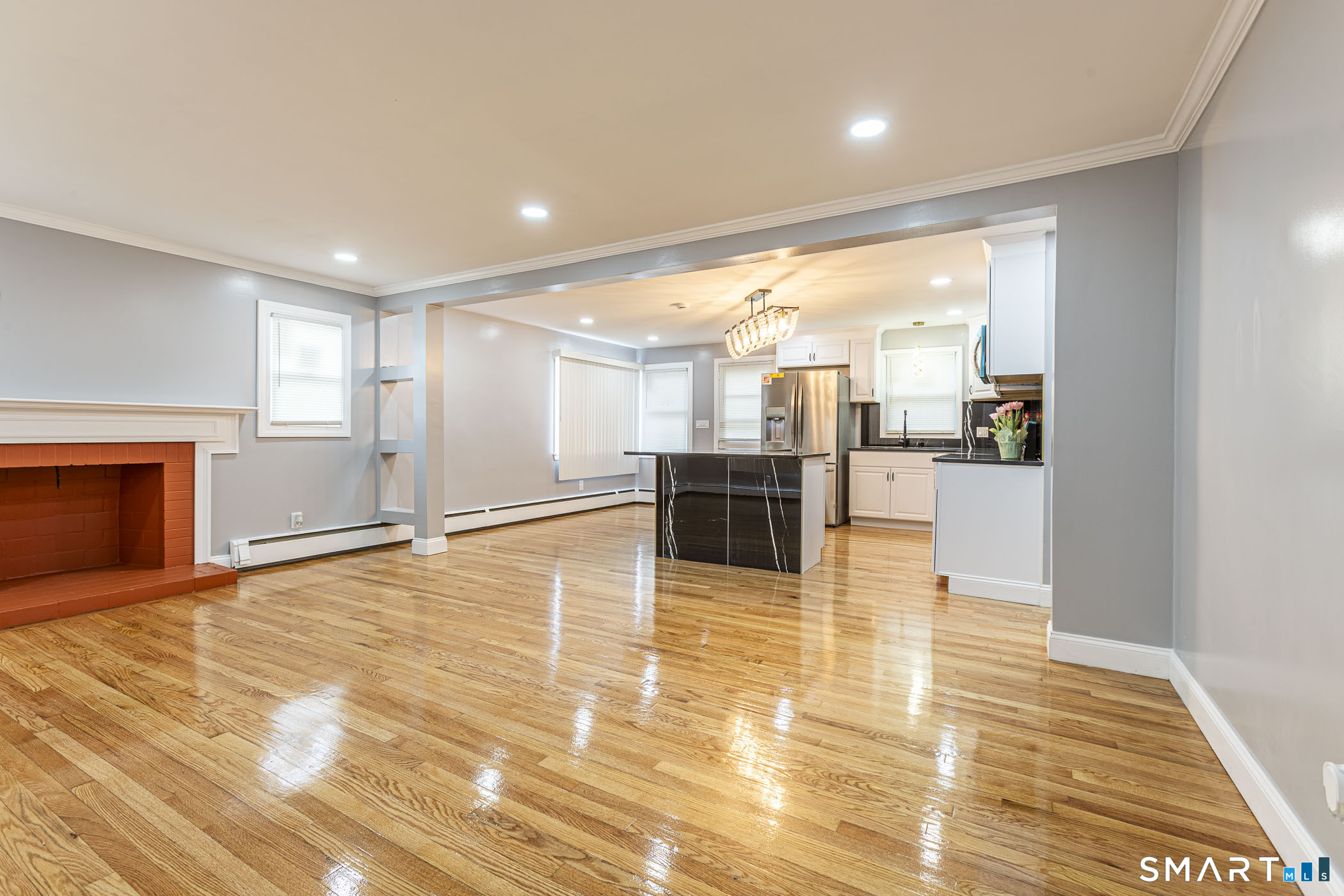 83 Olcott Street Manchester, CT 06040 - Photo 9 of 44