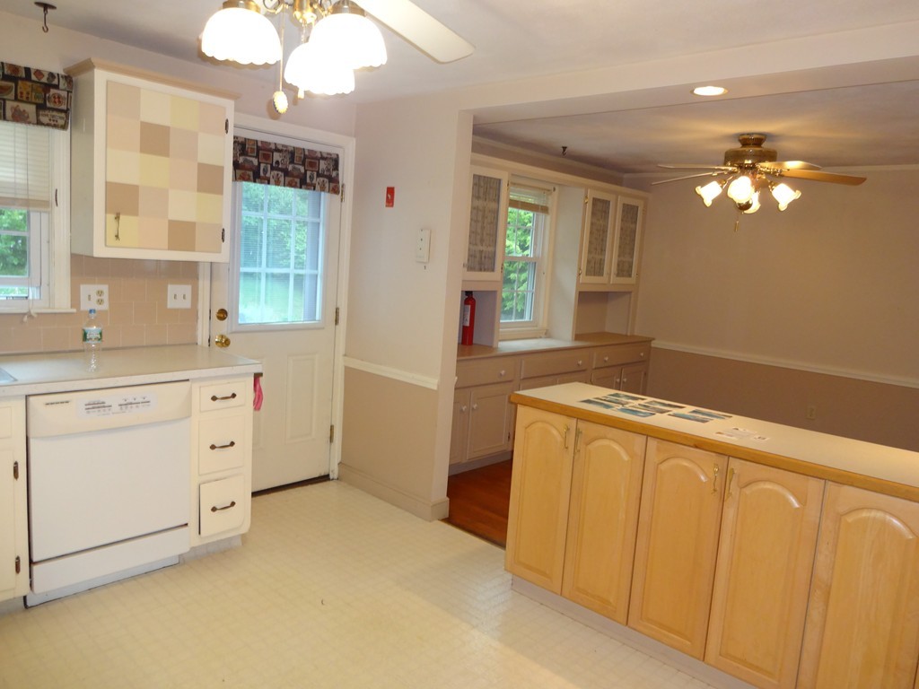 10 Robert Road Hudson, MA 01749 - Photo 2 of 8