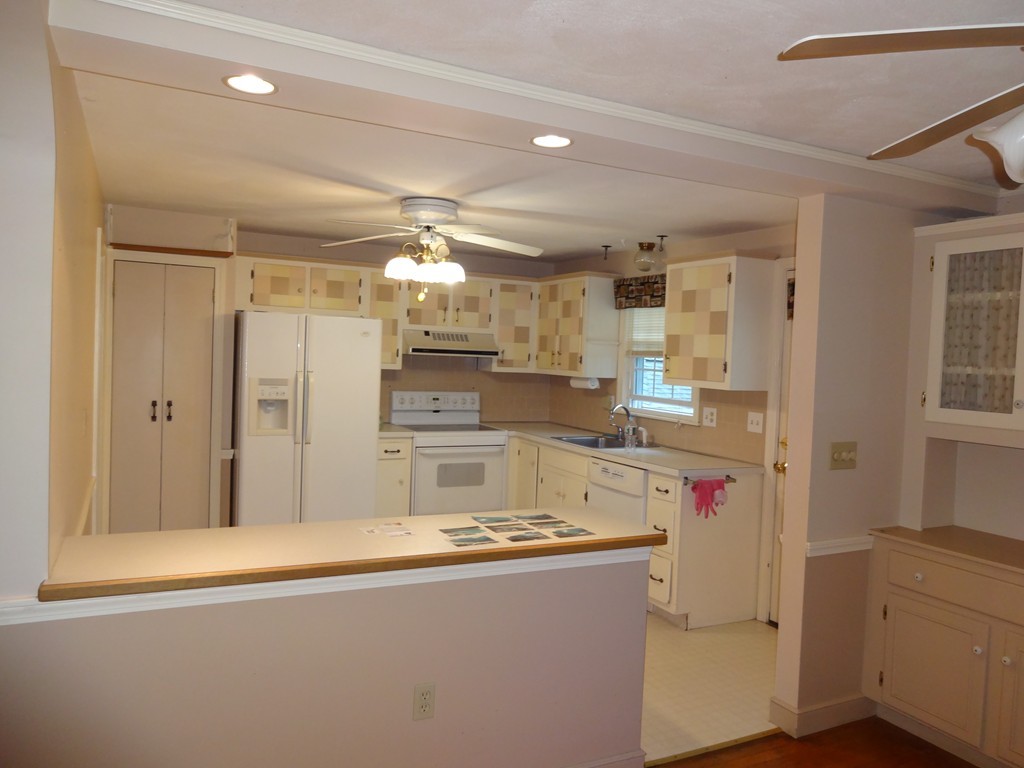 10 Robert Road Hudson, MA 01749 - Photo 3 of 8