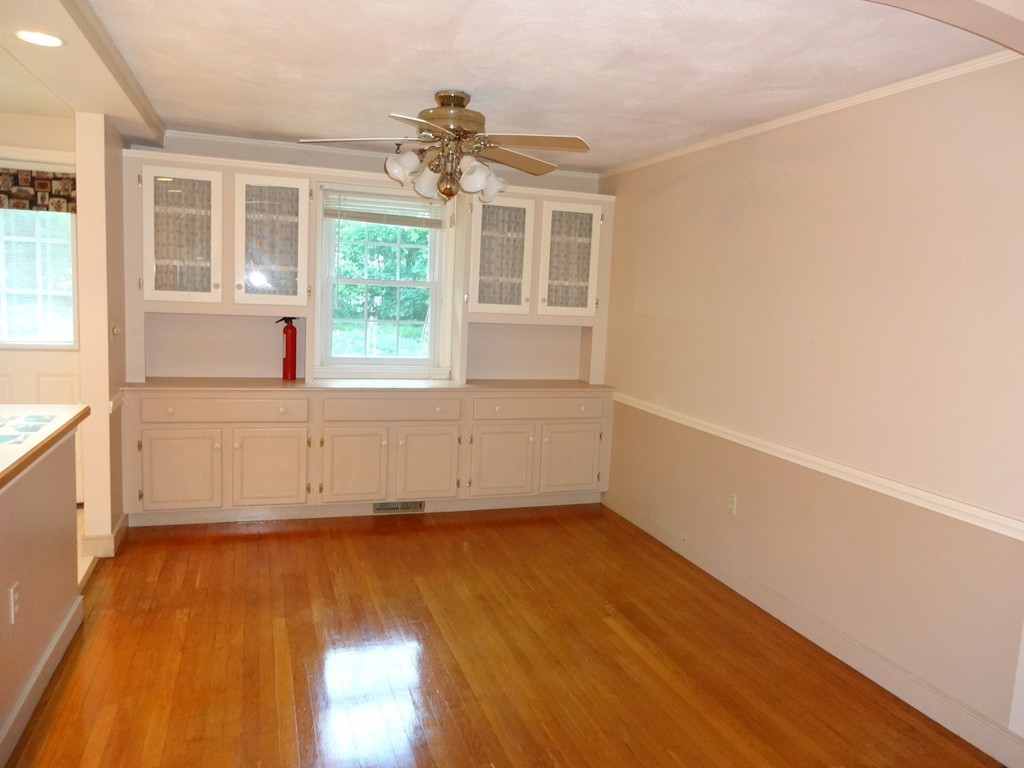 10 Robert Road Hudson, MA 01749 - Photo 4 of 8