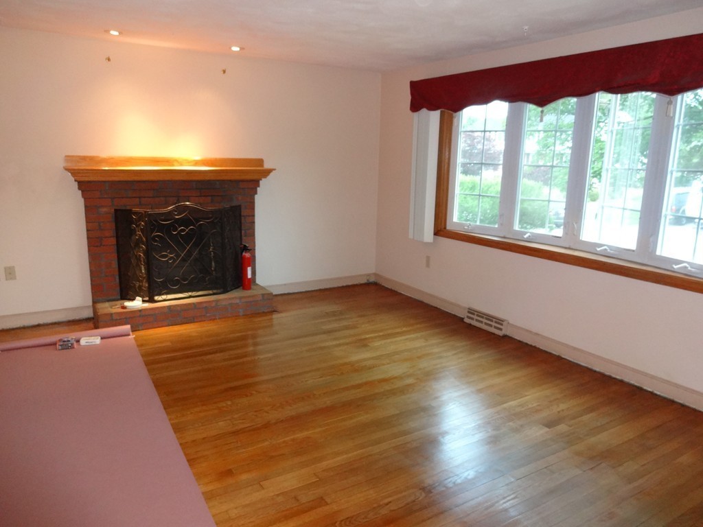 10 Robert Road Hudson, MA 01749 - Photo 5 of 8