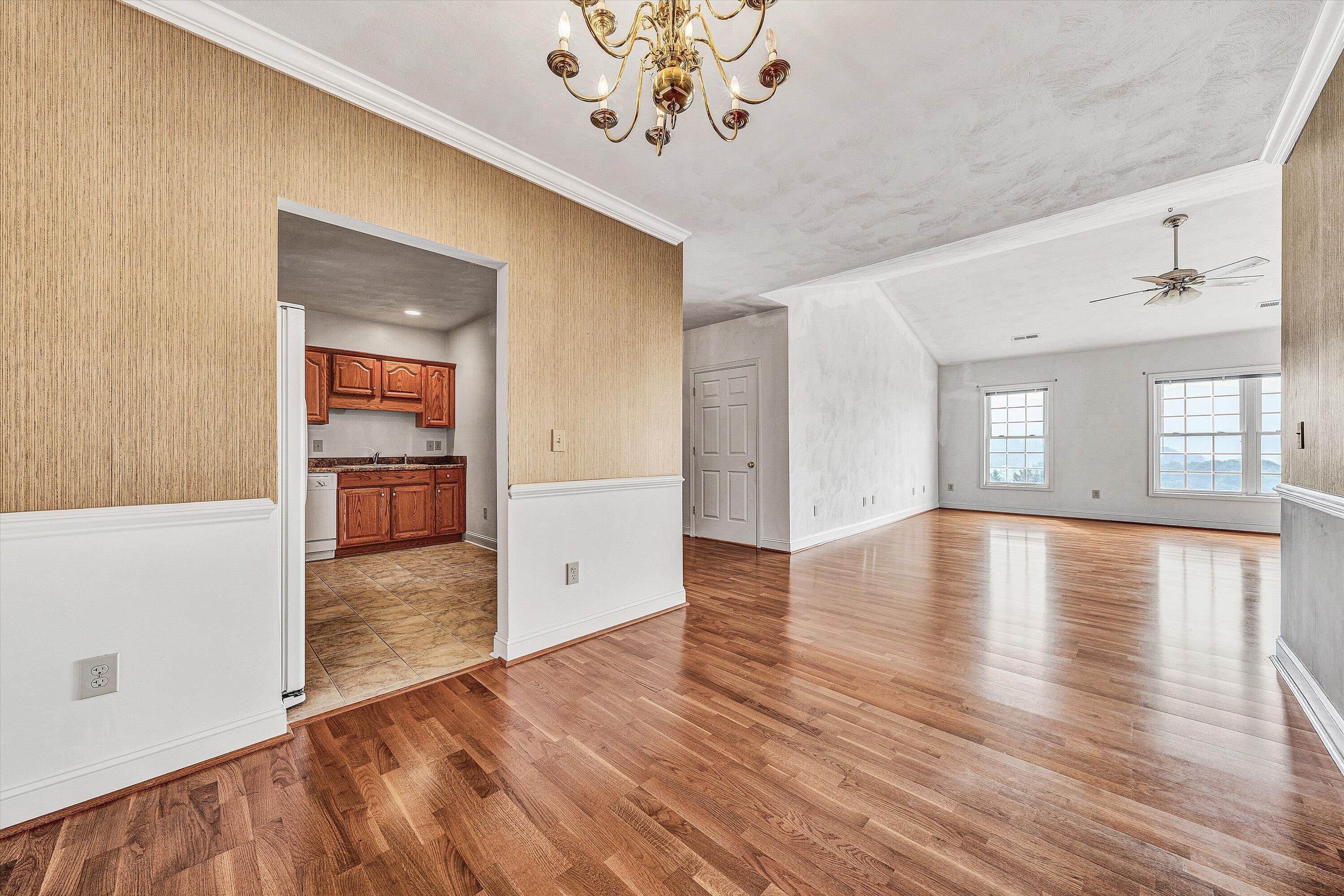 4444 Pheasant Ridge Road, Unit 407 Roanoke, VA 24014 - Photo 27 of 38 27-DSC00568