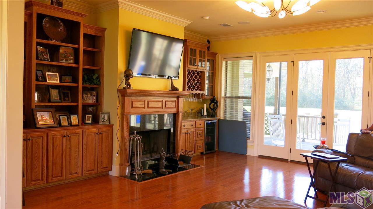 22085 Plank Road Zachary, LA 70791 - Photo 3 of 20 Great Room To Patio