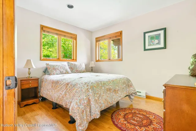 $995,000 | 10 Classic Court, Athens, NY 12015