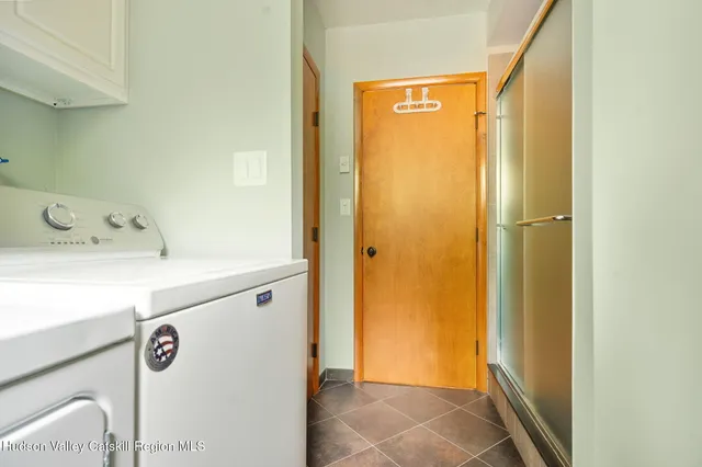 $995,000 | 10 Classic Court, Athens, NY 12015