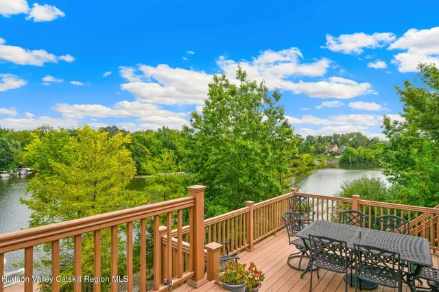 $995,000 | 10 Classic Court, Athens, NY 12015