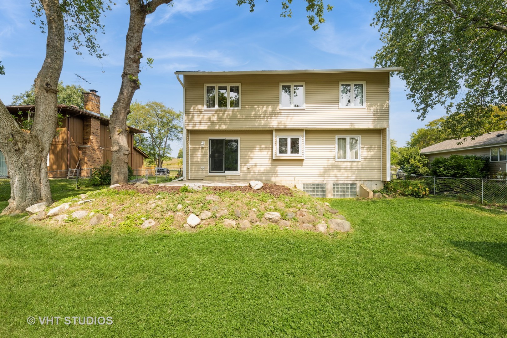 253 East Sherwood Drive Cary, IL 60013 - Photo 3 of 16