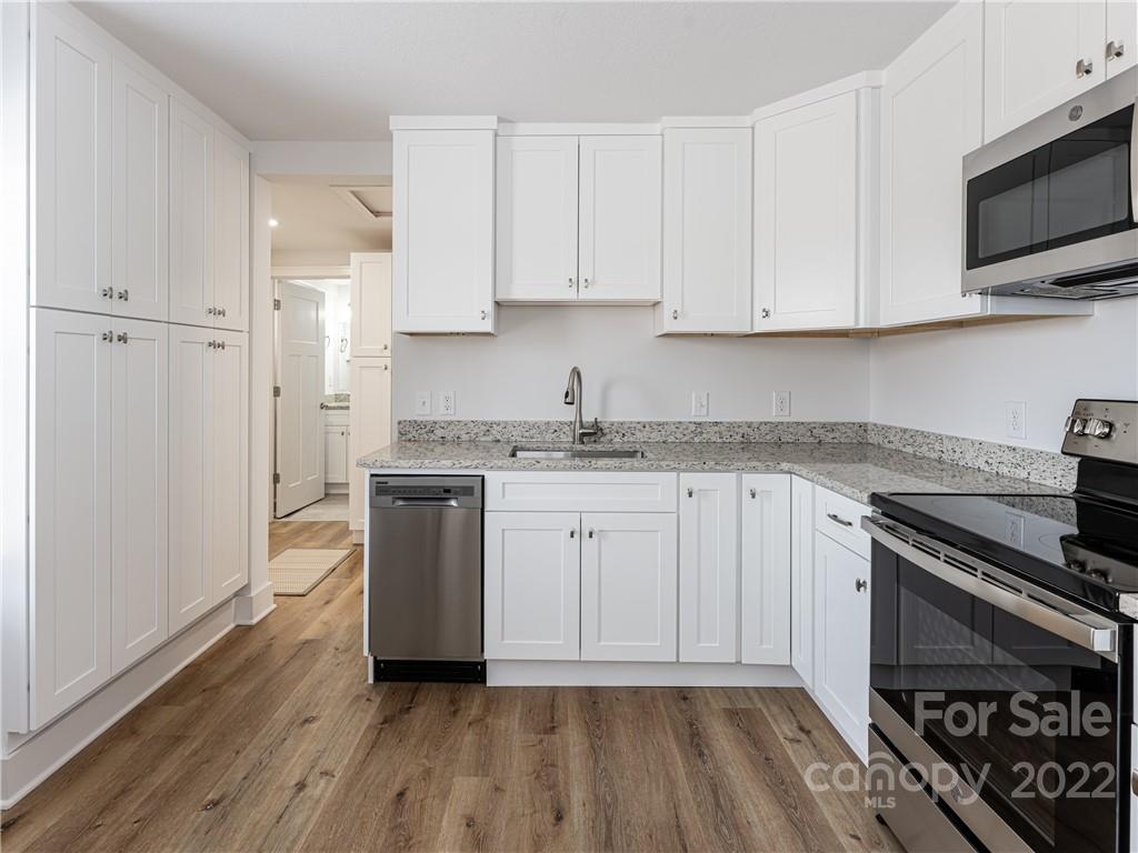 370 Loop Road Hendersonville, NC 28792 - Photo 12 of 29 Gallery Image 12