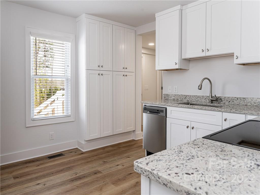 370 Loop Road Hendersonville, NC 28792 - Photo 13 of 29 Gallery Image 13
