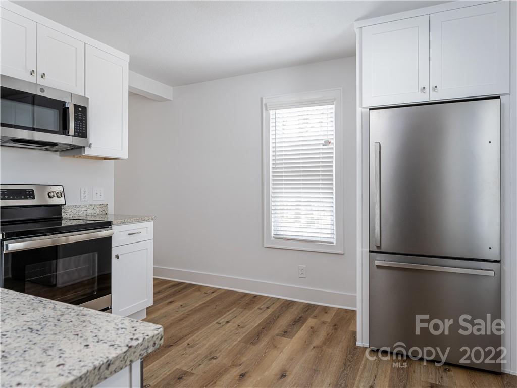 370 Loop Road Hendersonville, NC 28792 - Photo 15 of 29 Gallery Image 15