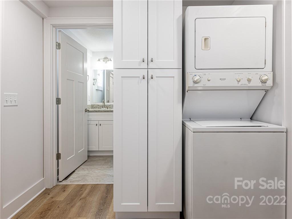 370 Loop Road Hendersonville, NC 28792 - Photo 16 of 29 Gallery Image 16