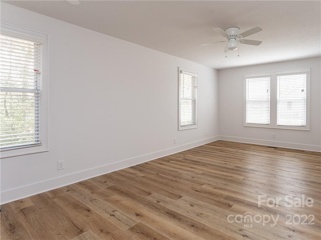 370 Loop Road Hendersonville, NC 28792 - Photo 18 of 29 Gallery Image 18