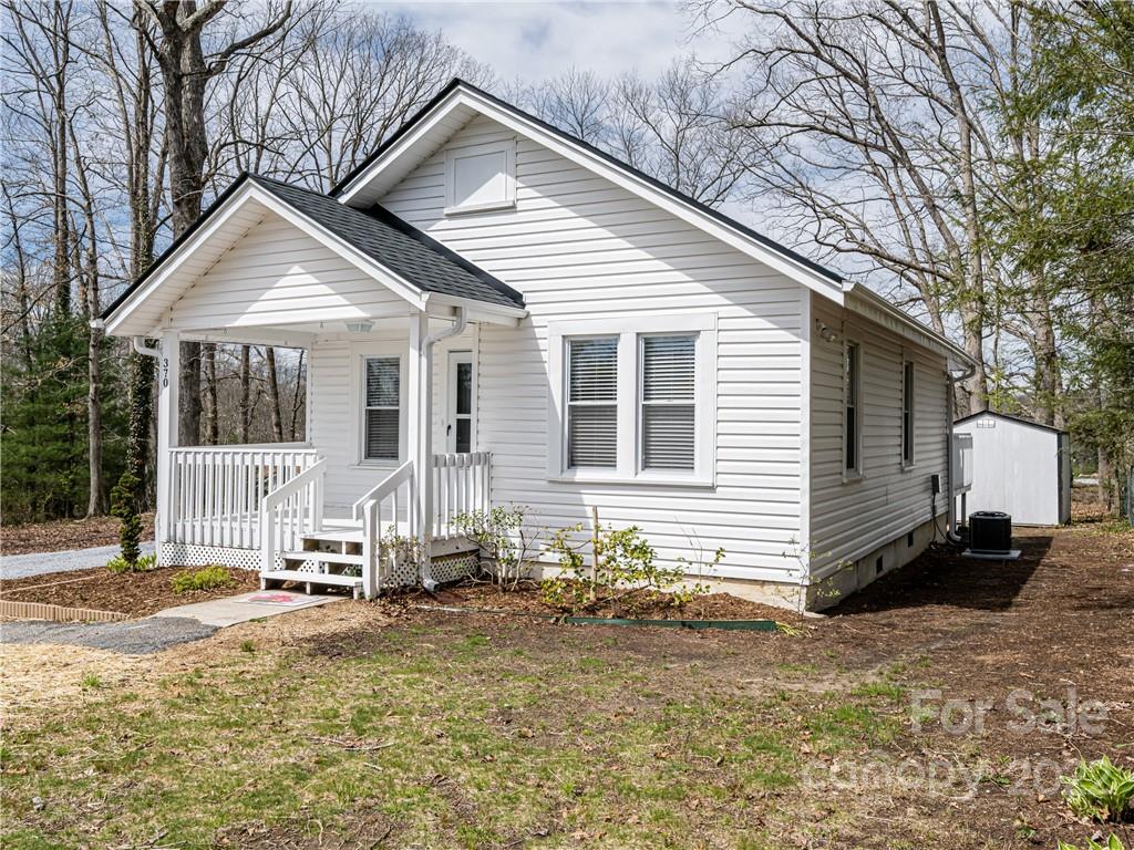 370 Loop Road Hendersonville, NC 28792 - Photo 2 of 29 Gallery Image 2