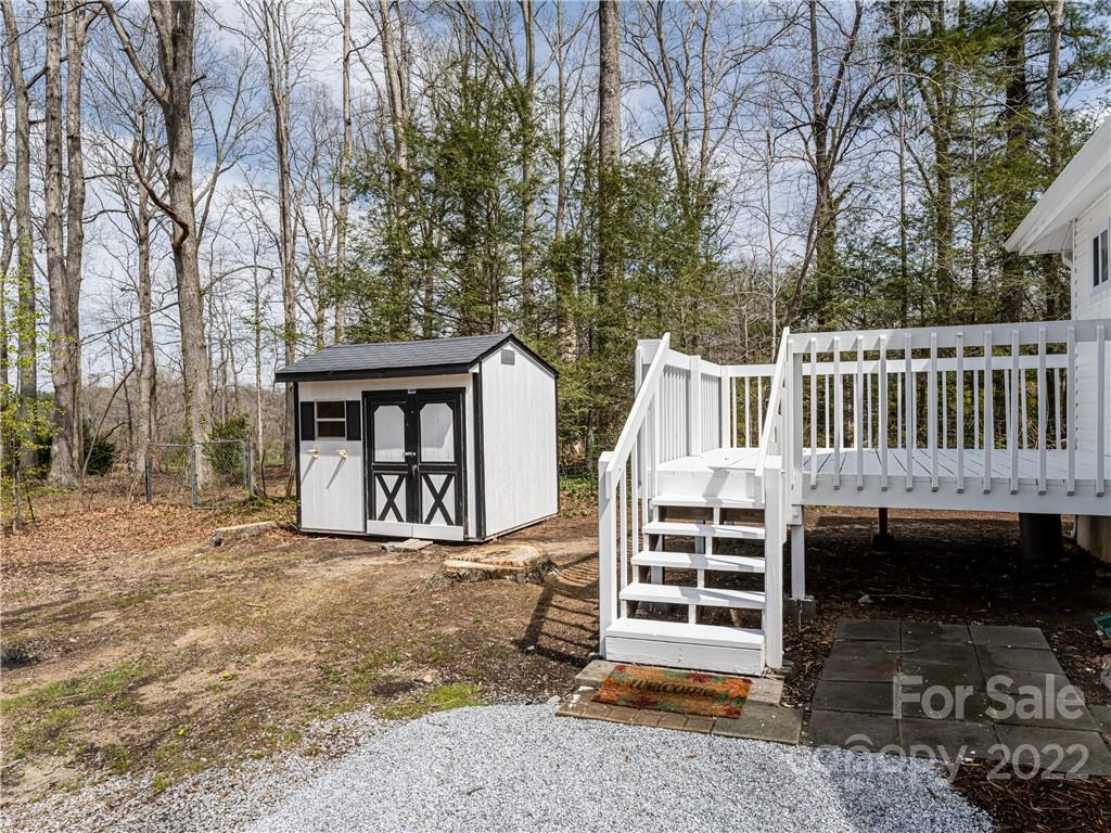 370 Loop Road Hendersonville, NC 28792 - Photo 21 of 29 Gallery Image 21
