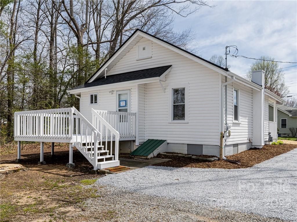 370 Loop Road Hendersonville, NC 28792 - Photo 22 of 29 Gallery Image 22