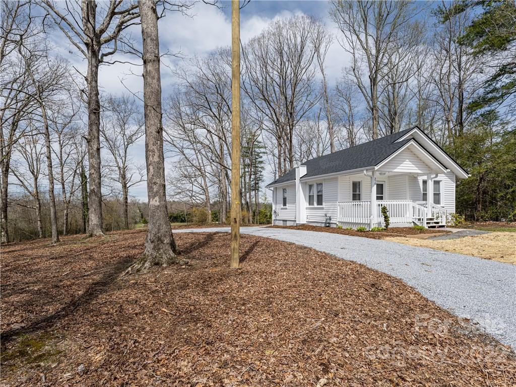 370 Loop Road Hendersonville, NC 28792 - Photo 25 of 29 Gallery Image 25