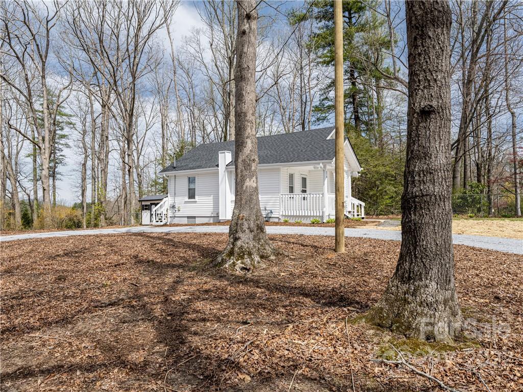 370 Loop Road Hendersonville, NC 28792 - Photo 26 of 29 Gallery Image 26
