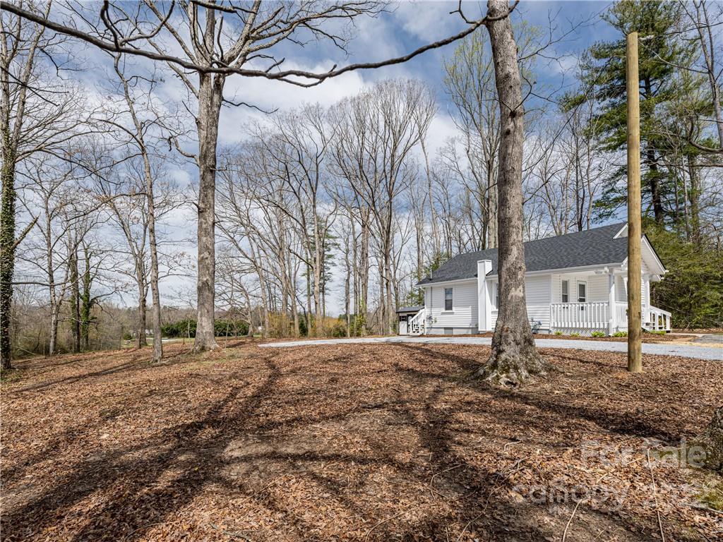 370 Loop Road Hendersonville, NC 28792 - Photo 27 of 29 Gallery Image 27