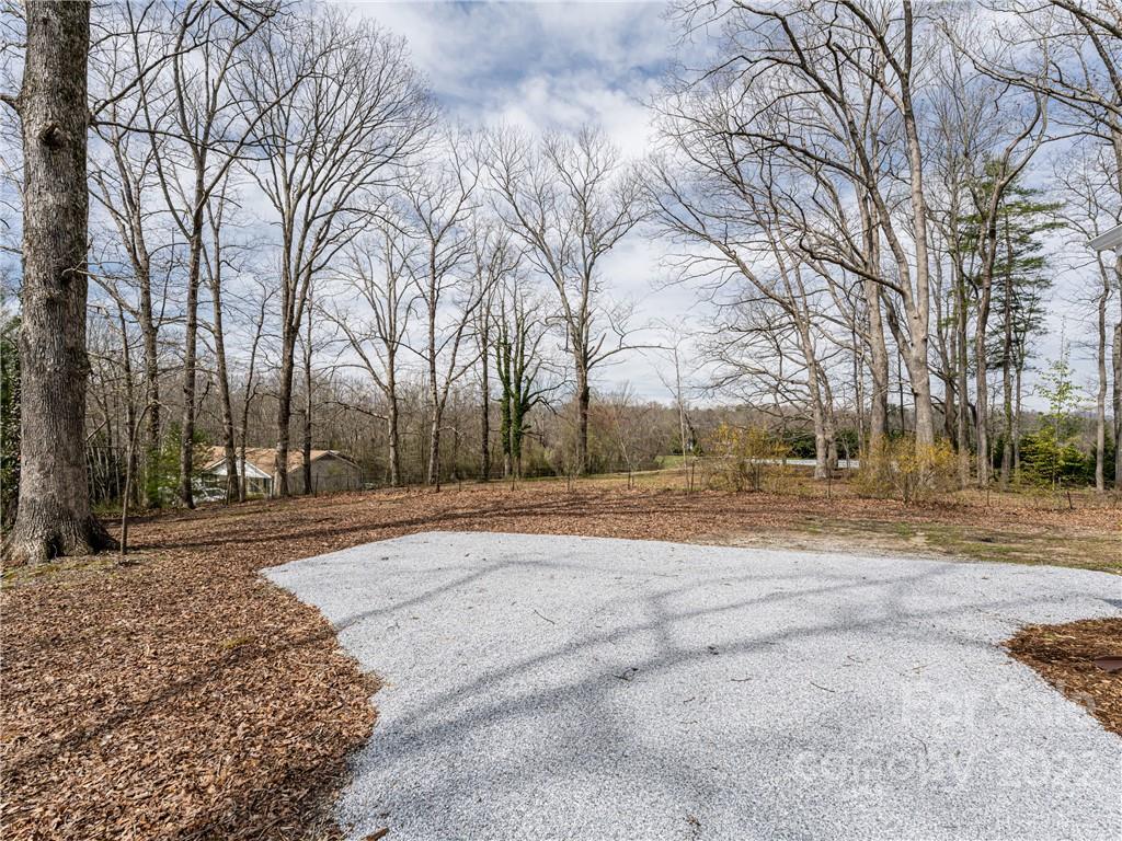 370 Loop Road Hendersonville, NC 28792 - Photo 28 of 29 Gallery Image 28