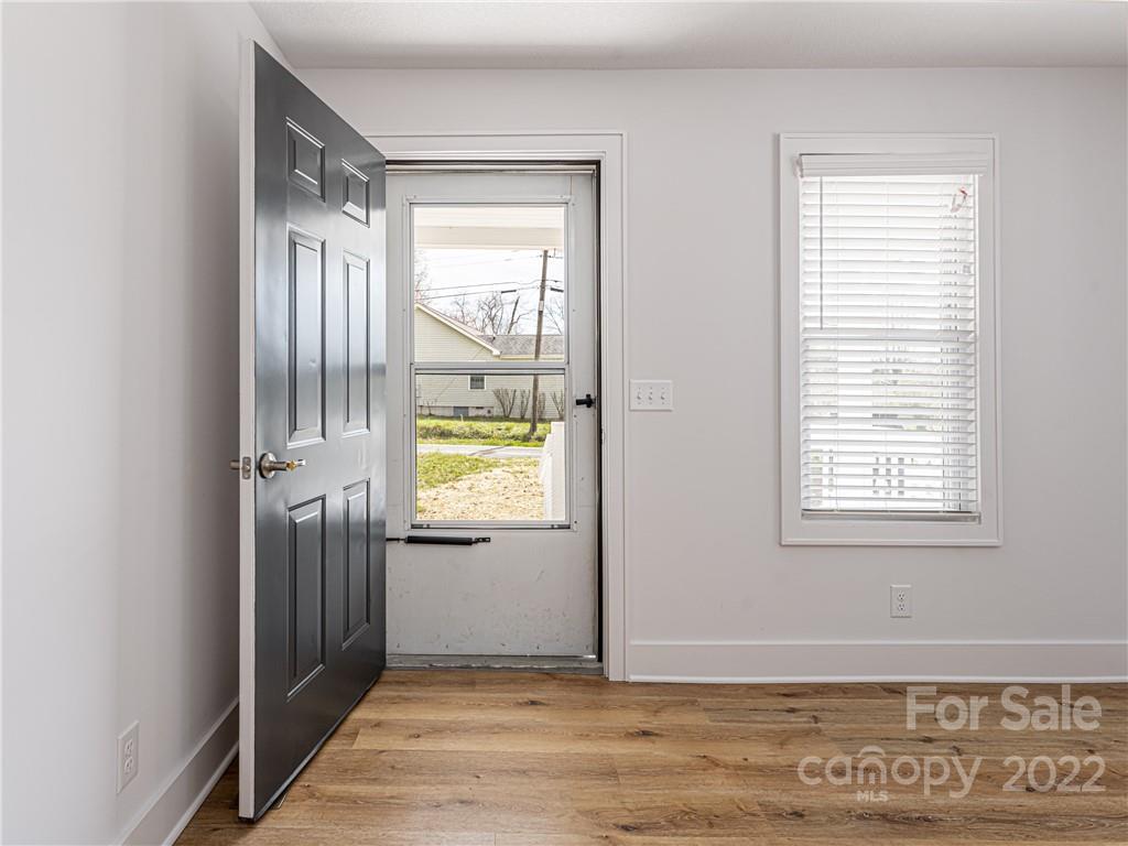370 Loop Road Hendersonville, NC 28792 - Photo 6 of 29 Gallery Image 6
