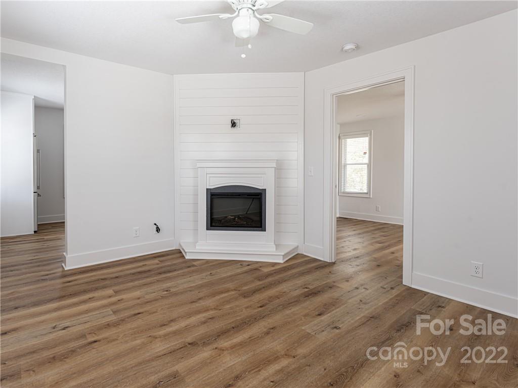 370 Loop Road Hendersonville, NC 28792 - Photo 8 of 29 Gallery Image 8