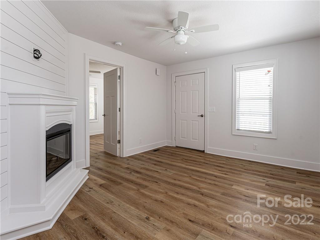 370 Loop Road Hendersonville, NC 28792 - Photo 10 of 29 Gallery Image 10