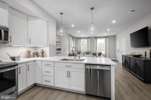 $569,990 | 43791 Metro Terrace, Ashburn, VA 20147