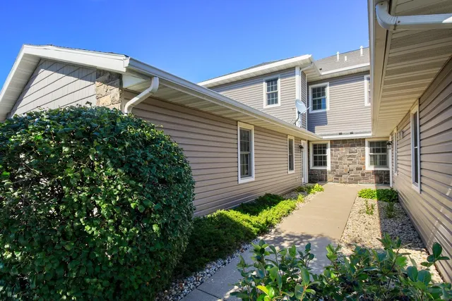 $375,000 | 208 Potter Road, Unit 202, Elkhorn, WI 53121