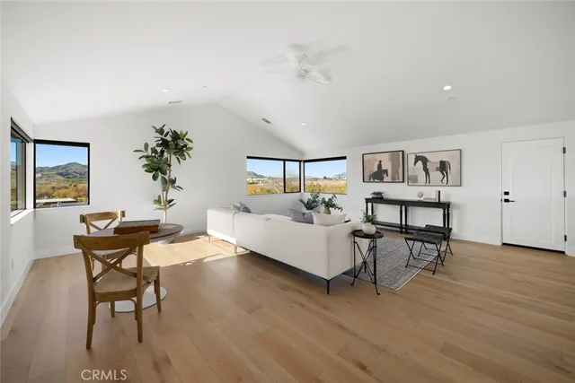 a view of livingroom with furniture