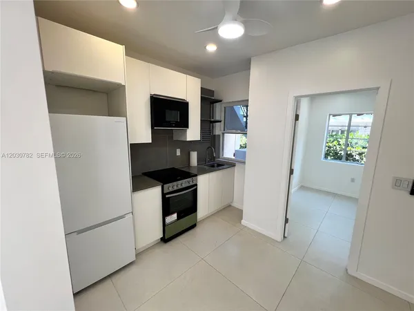 $2,000 | 603 7th Street, Unit 9, Miami Beach, FL 33139