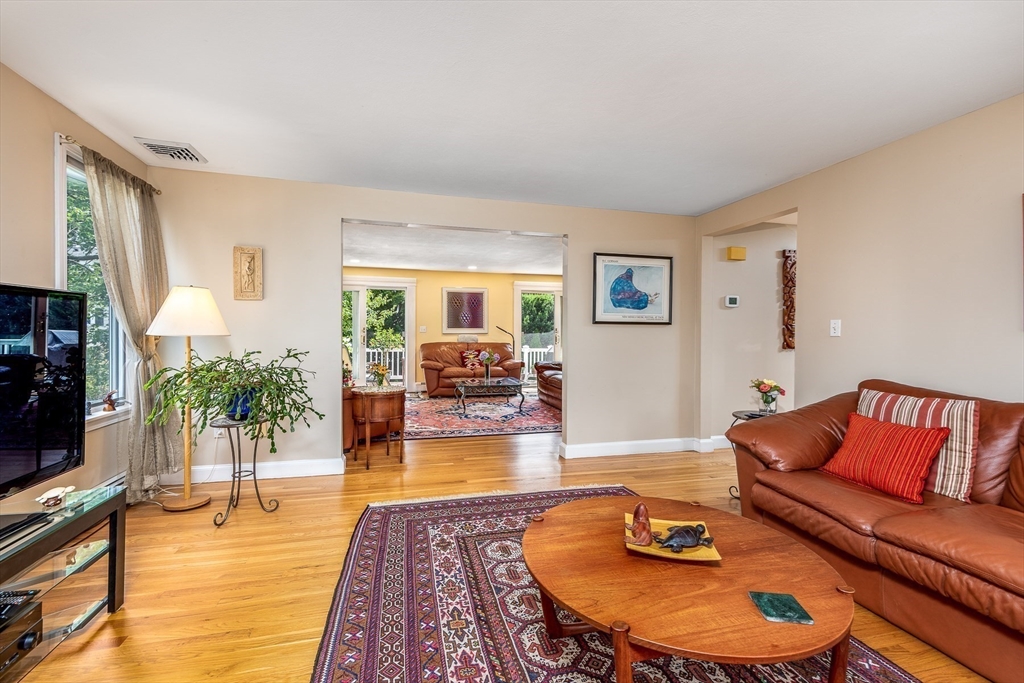 8 Jackson Road Marblehead, MA 01945 - Photo 11 of 38 Gallery Image 11