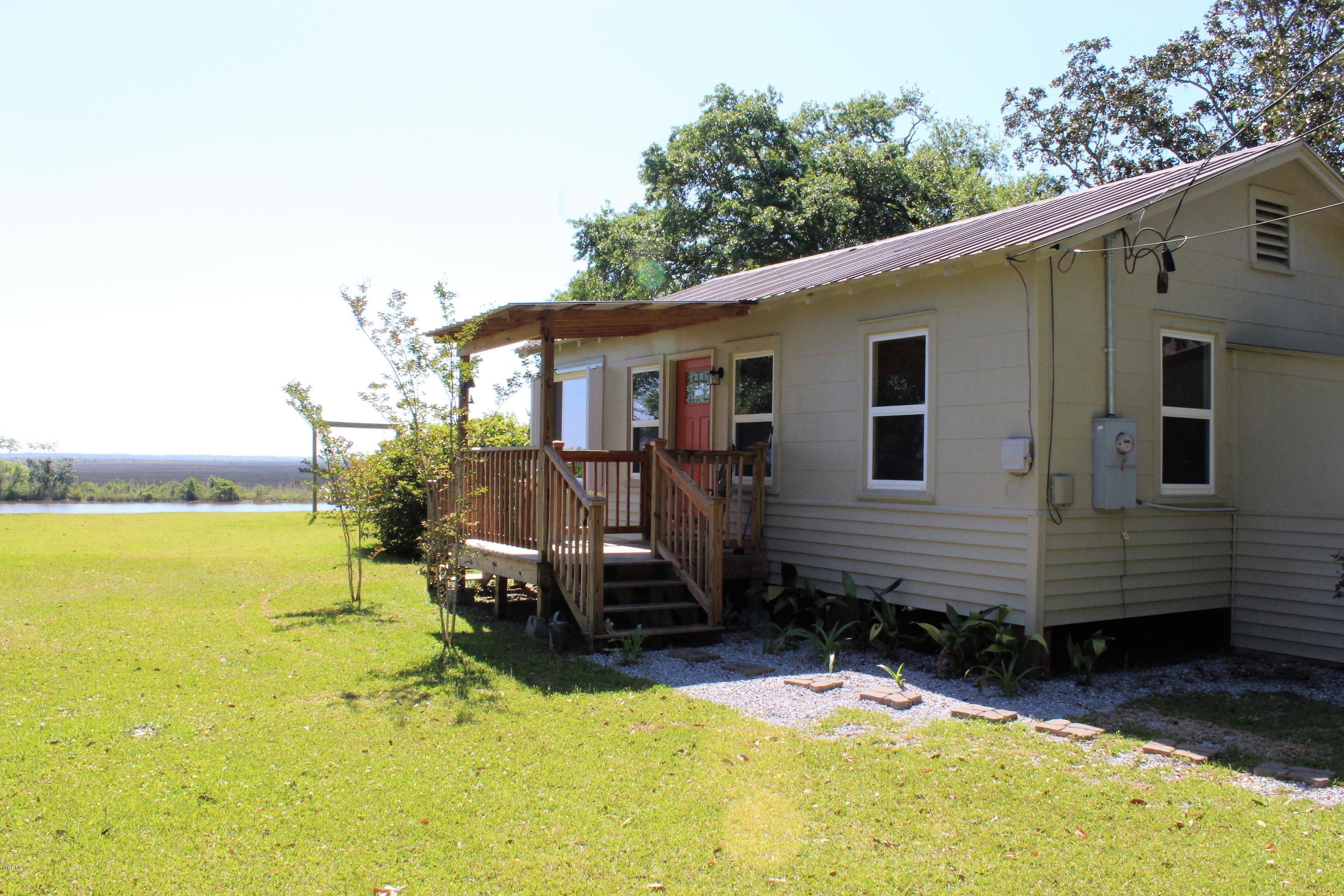 7524 Bluff Point Road Gautier, MS 39553 - Photo 14 of 16 Exterior