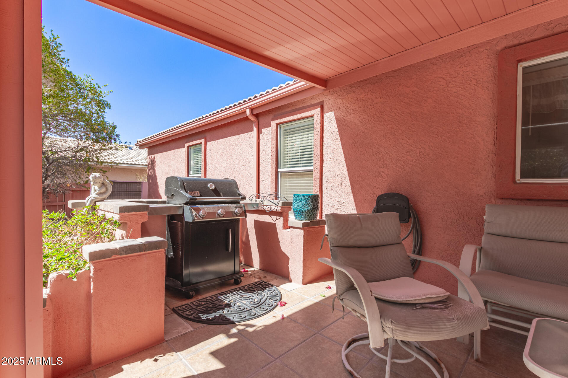 2101 South Meridian Road, Unit 60 Apache Junction, AZ 85120 - Photo 28 of 35 a kitchen with table and chairs