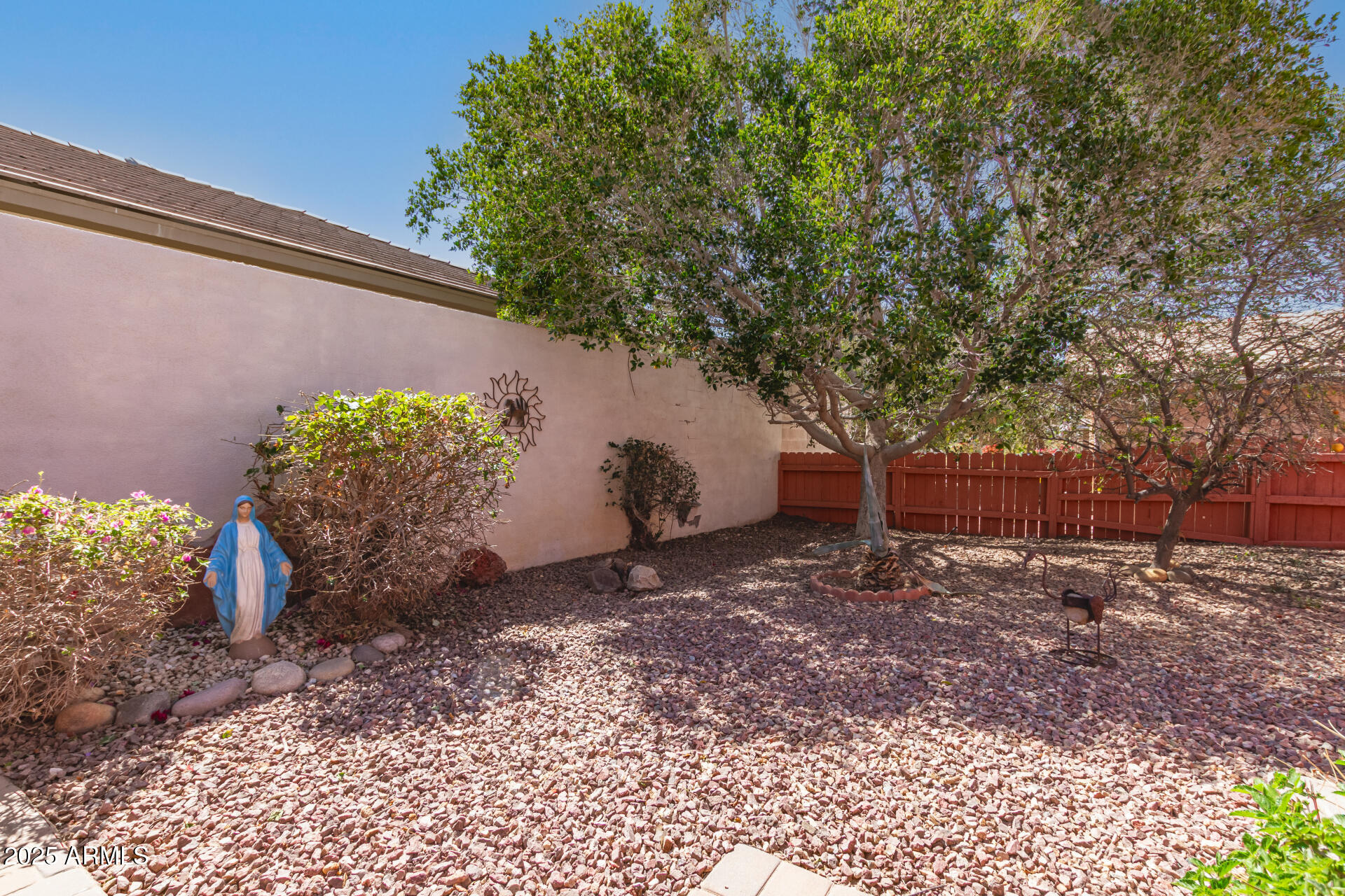 2101 South Meridian Road, Unit 60 Apache Junction, AZ 85120 - Photo 34 of 35 a backyard of a house with lots of green space