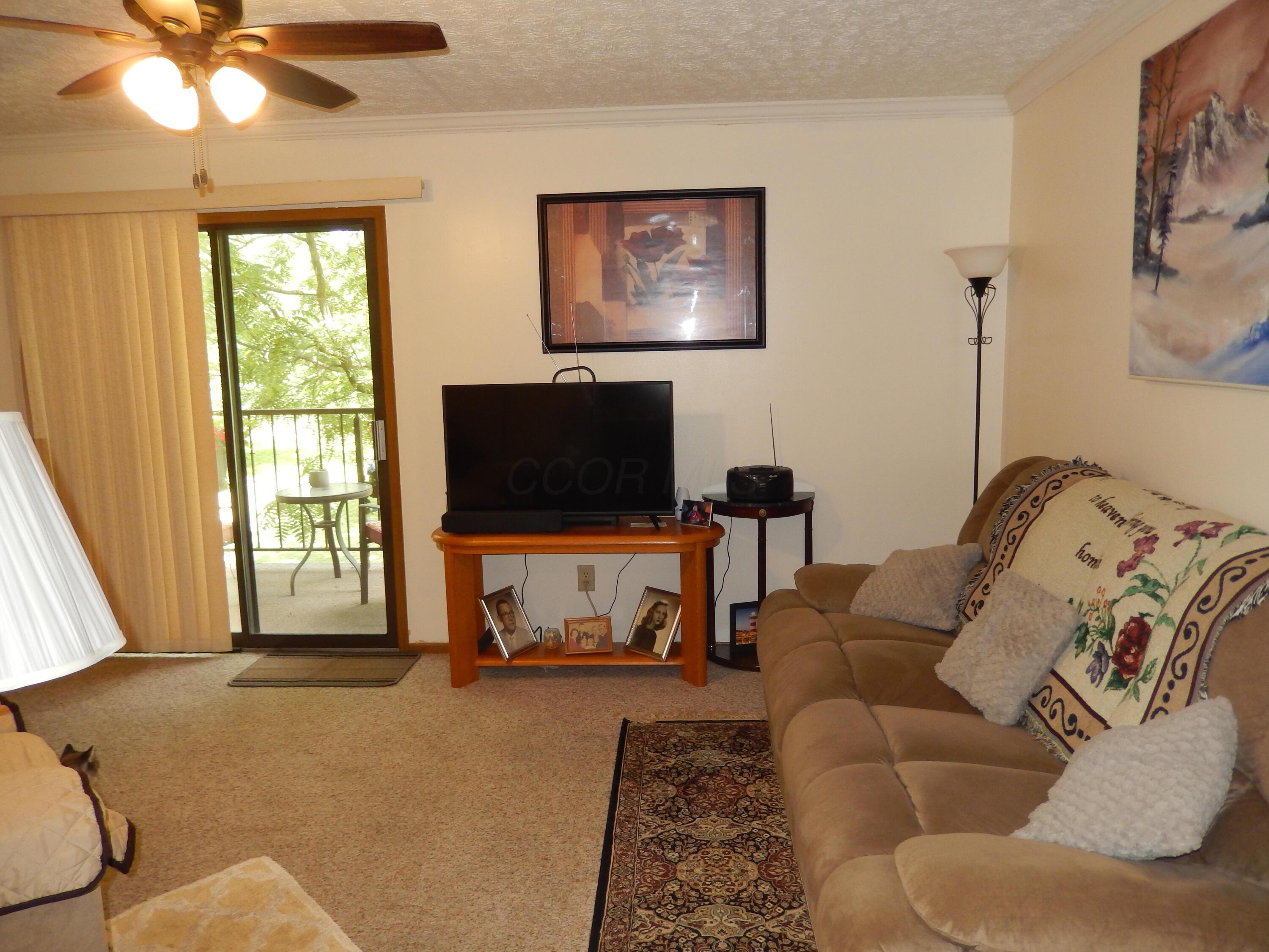 3965 Karl Road, Unit 208 Columbus, OH 43224 - Photo 13 of 30 Living Room
