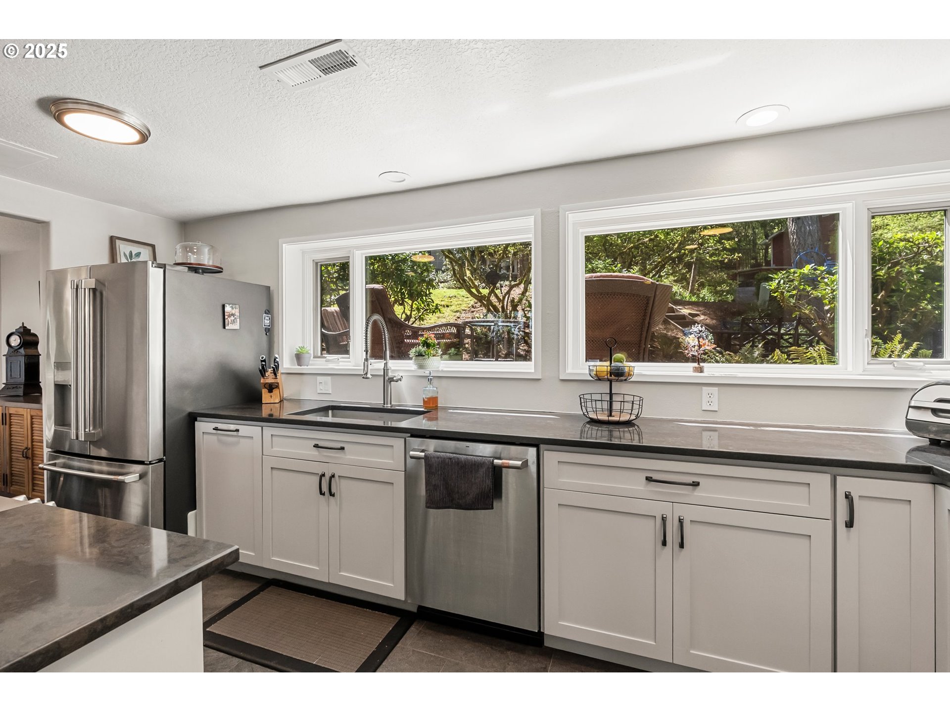 626 Startouch Drive Eugene, OR 97405 - Photo 12 of 44