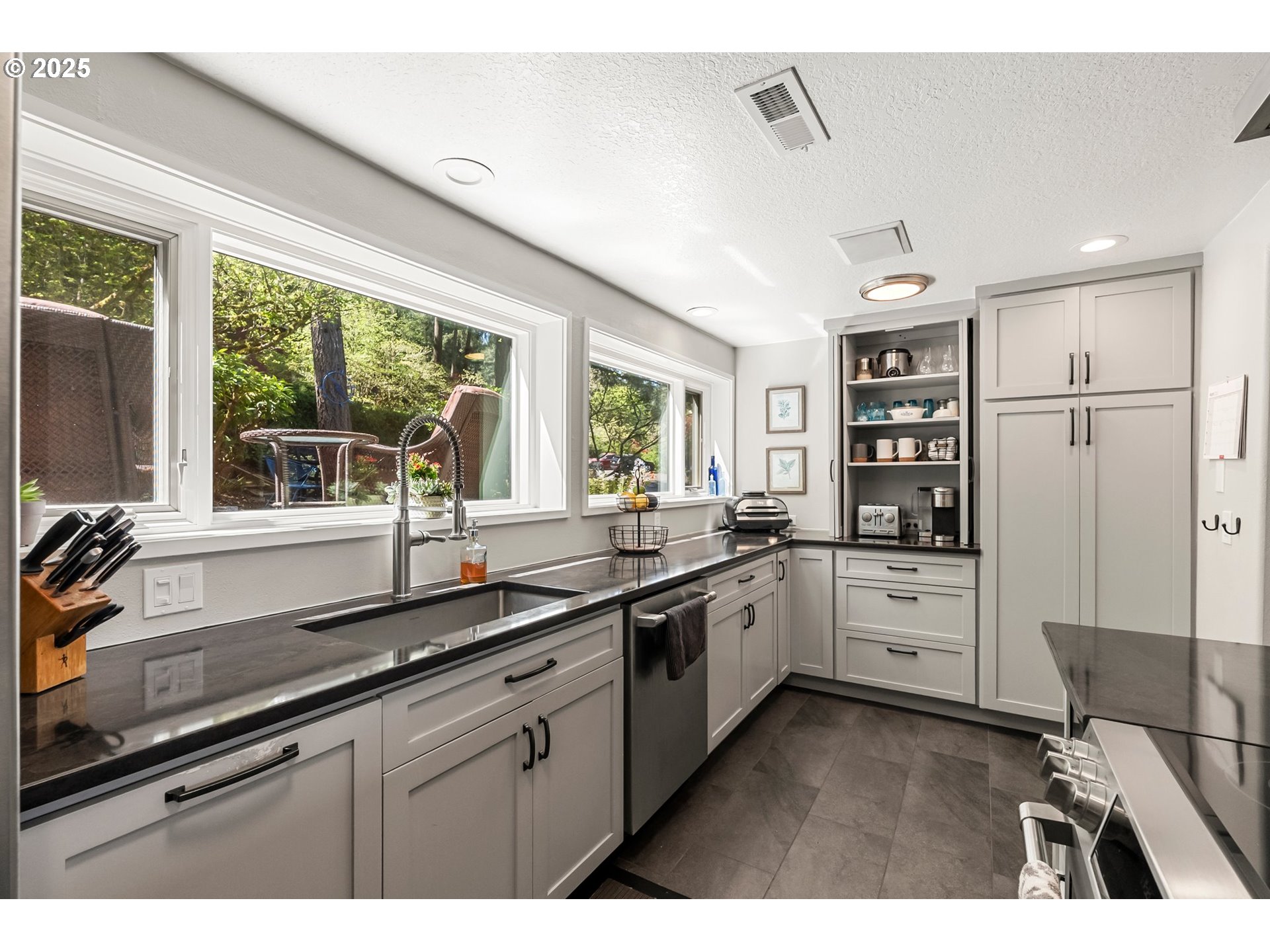 626 Startouch Drive Eugene, OR 97405 - Photo 14 of 44