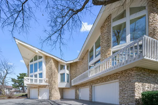 $3,580,000 | 1916 Midwest Club Parkway, Oak Brook, IL 60523
