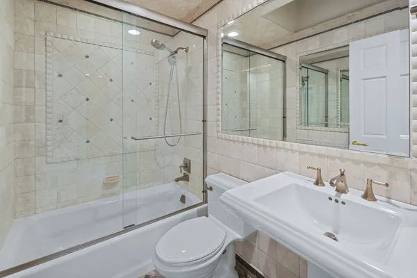 $3,580,000 | 1916 Midwest Club Parkway, Oak Brook, IL 60523