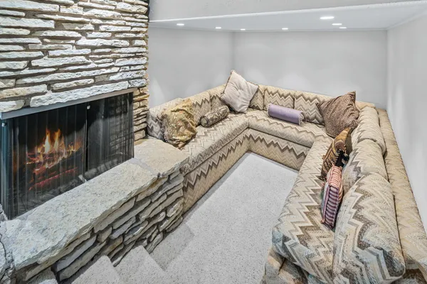 $3,580,000 | 1916 Midwest Club Parkway, Oak Brook, IL 60523