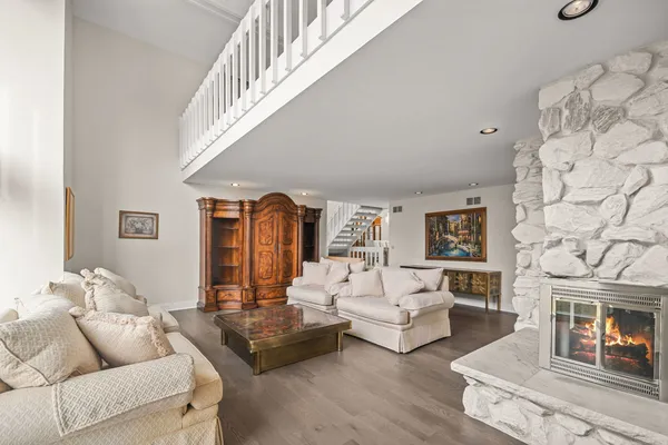 $3,580,000 | 1916 Midwest Club Parkway, Oak Brook, IL 60523